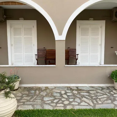 Babis Apartments & Studios Iremia Akharavi Extérieur photo