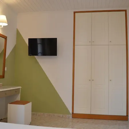 Babis Apartments & Studios Iremia Akharavi Extérieur photo