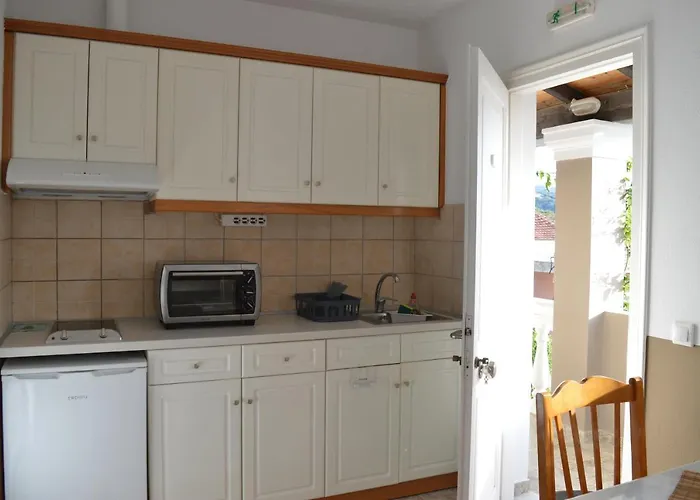 Babis Apartments & Studios Iremia